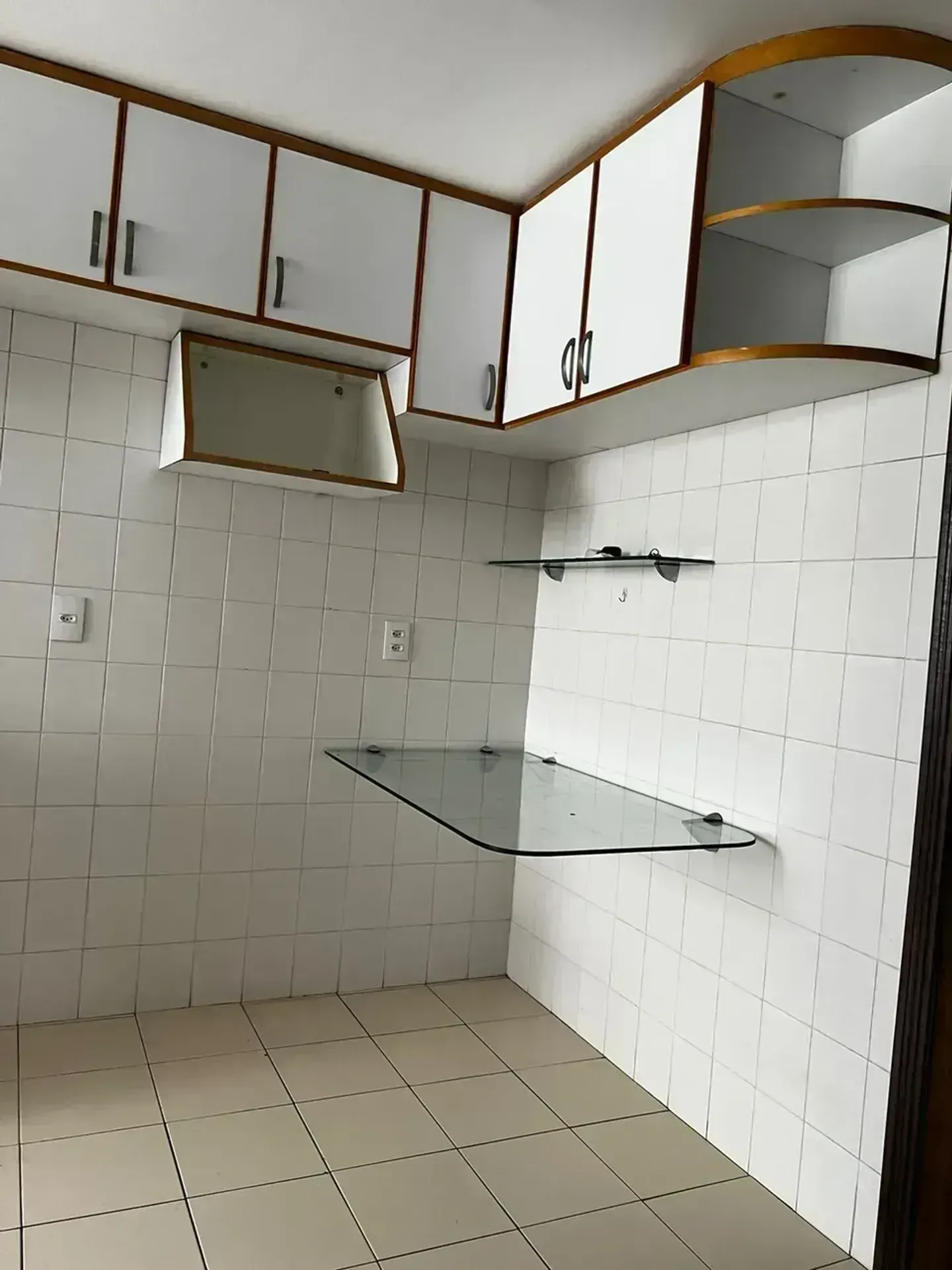 Apartamento de 2 quartos com cozinha fechada e jardim privativo — photo 6