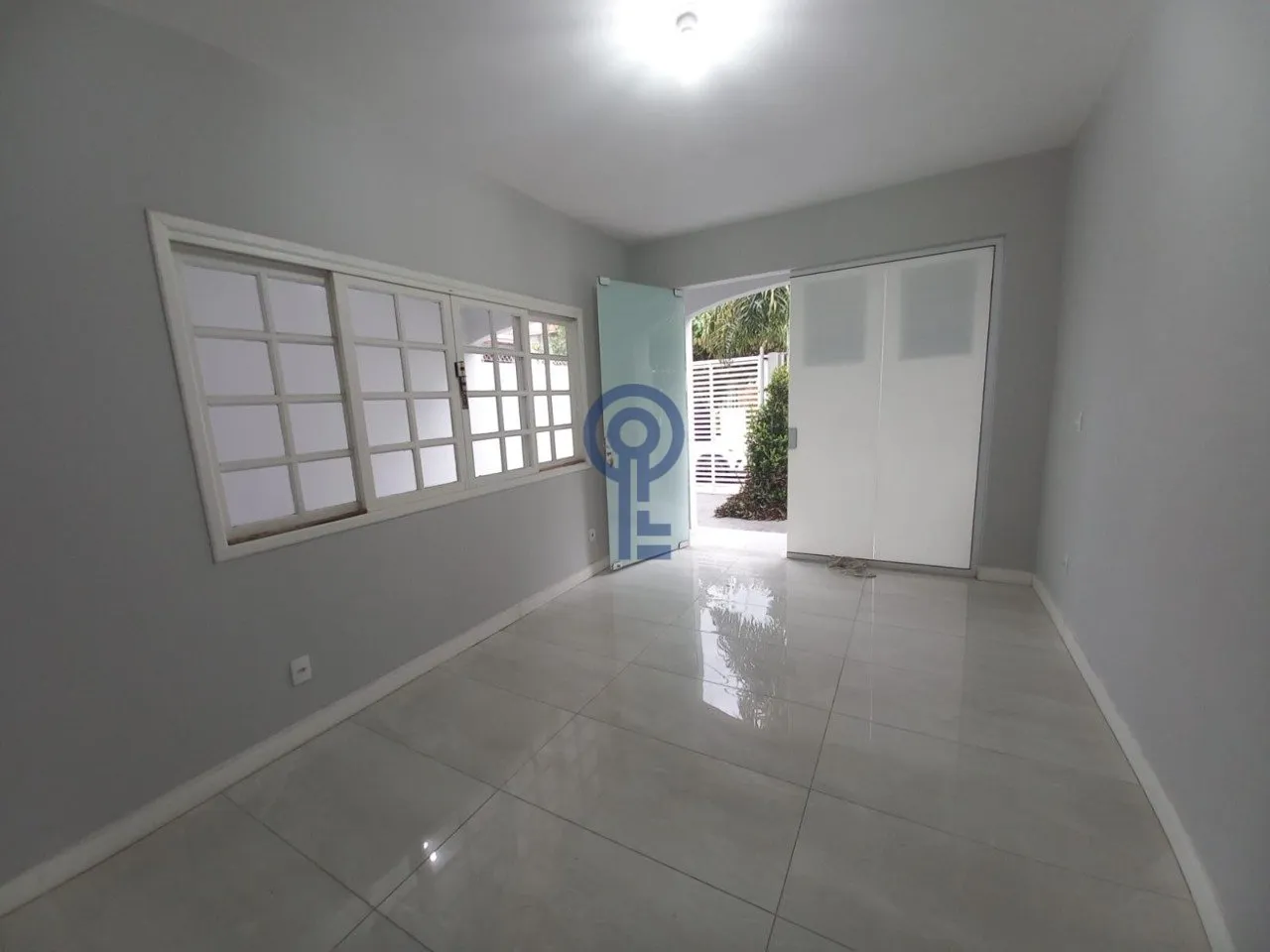 Rental house with 4 bedrooms and an open-plan kitchen — photo 19