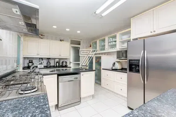 Furnished house with 3 bedrooms and 5 bathrooms — photo 17