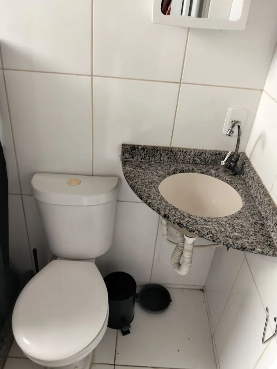 1-bedroom apartment with a compact kitchenette and parking — photo 4