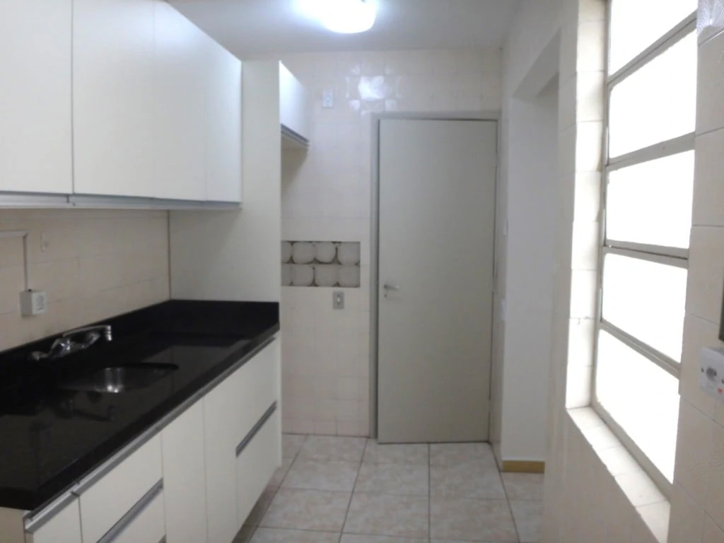 2-bedroom apartment with wood or laminate floors in Curitiba — photo 4