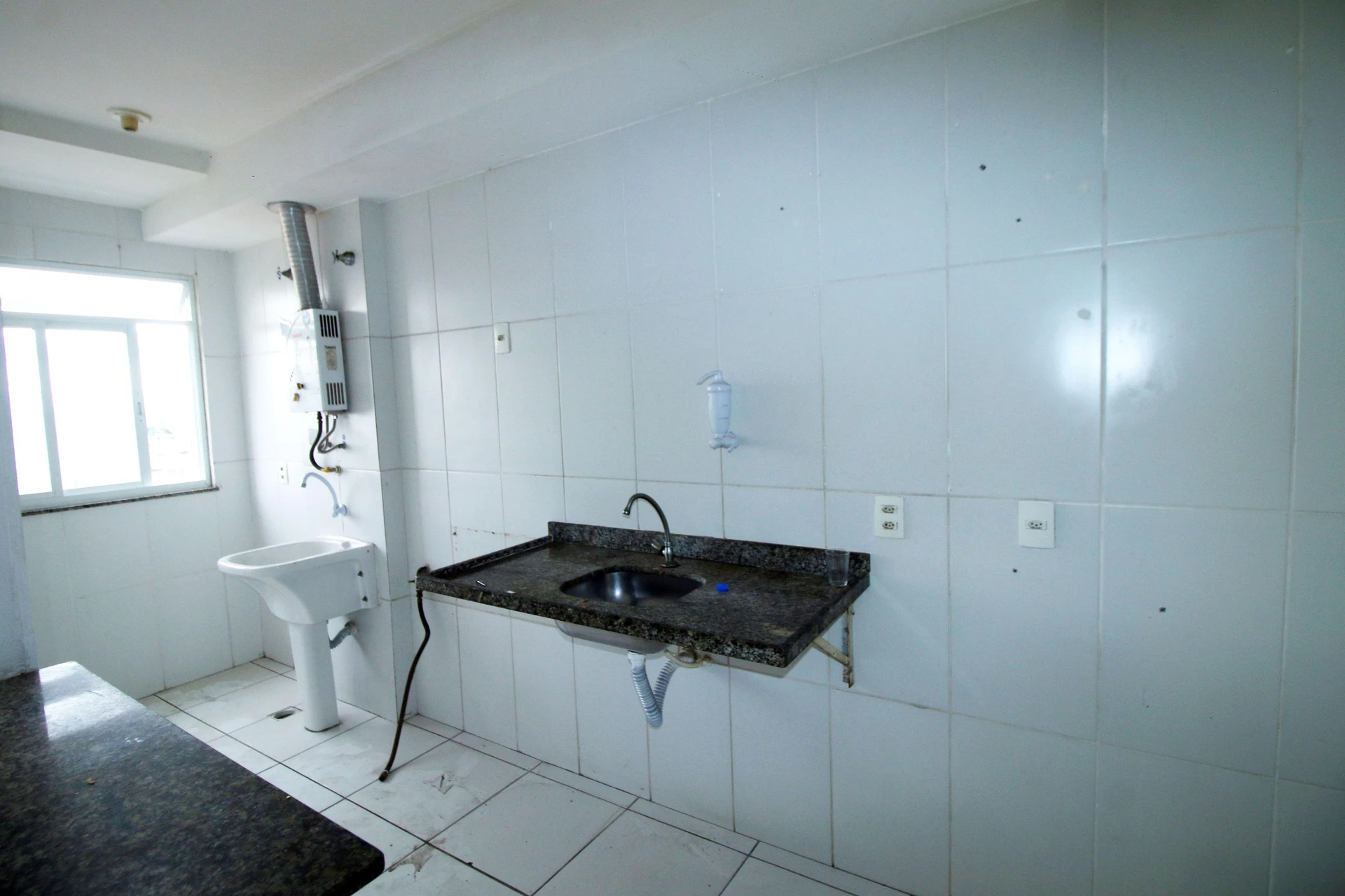 Rental apartment with 2 bedrooms and a balcony — photo 2