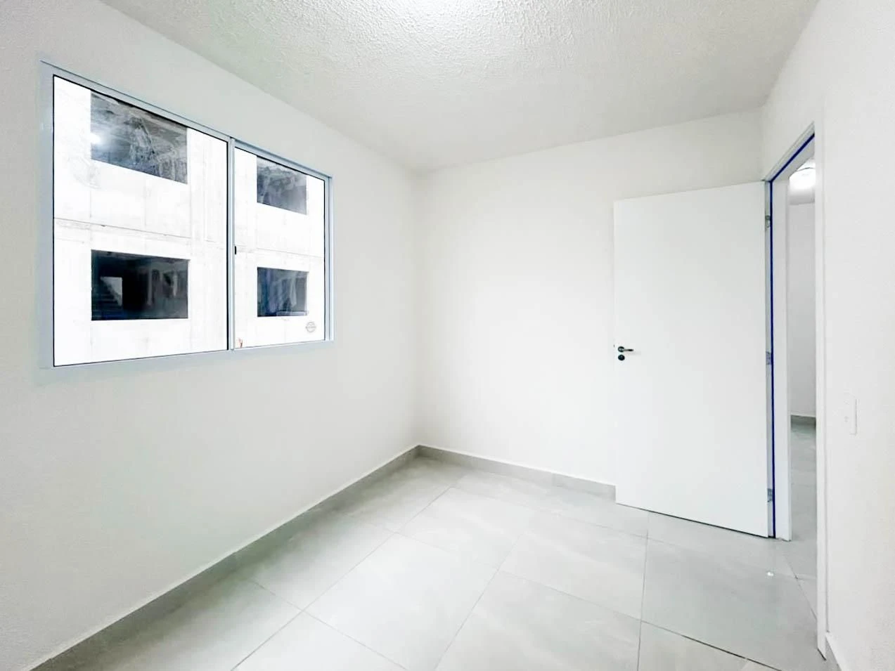 2-bedroom apartment in a building with a gym — photo 28
