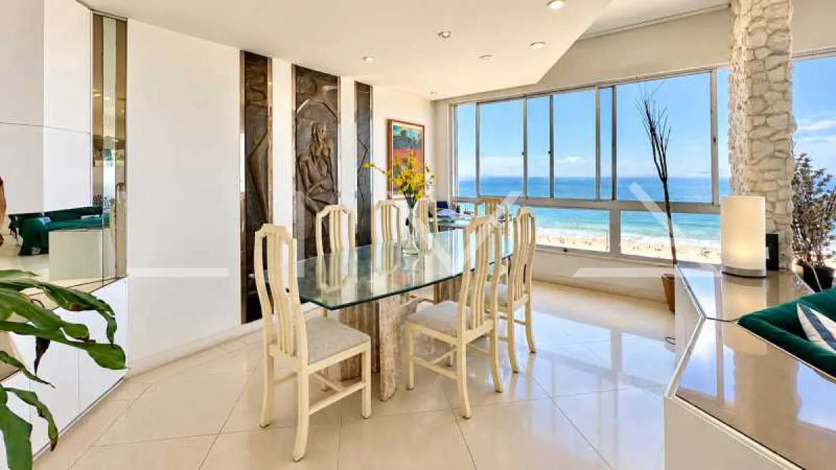 178 m² apartment with a bathtub and a water view — photo 12