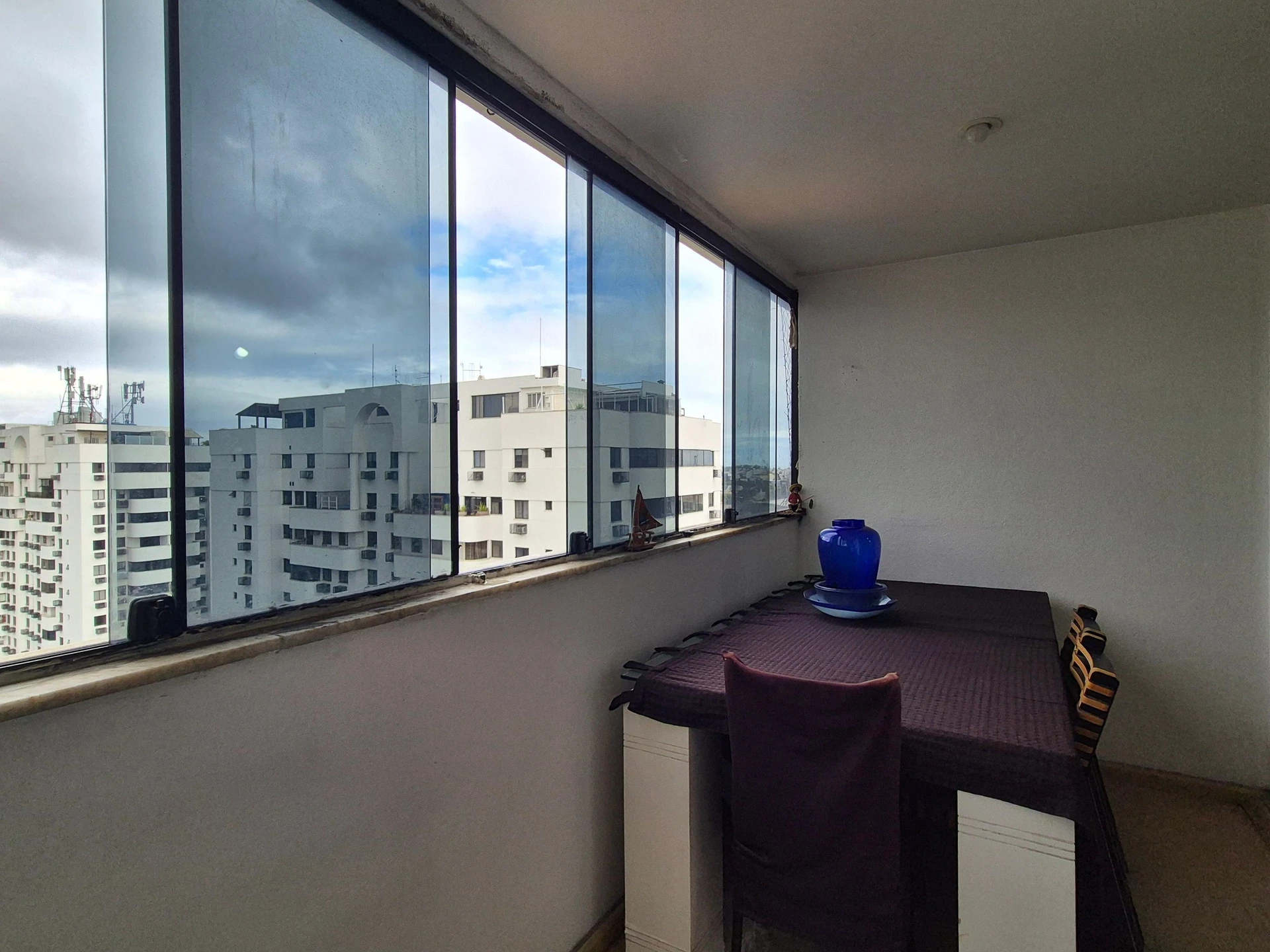 Furnished apartment with 3 bedrooms, 1 suite and balcony — photo 29