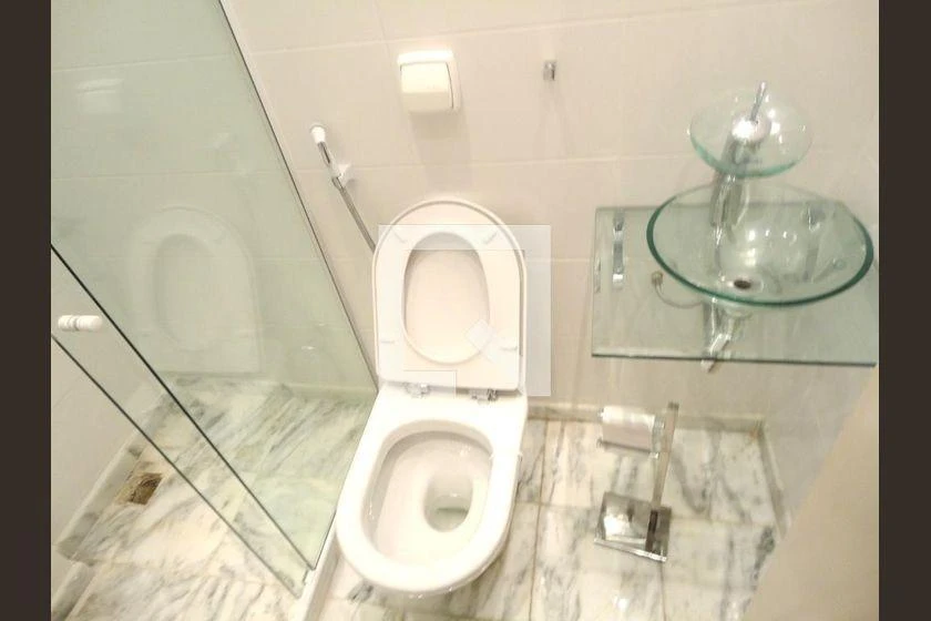 Furnished apartment with 4 bedrooms and 120 m² — photo 42