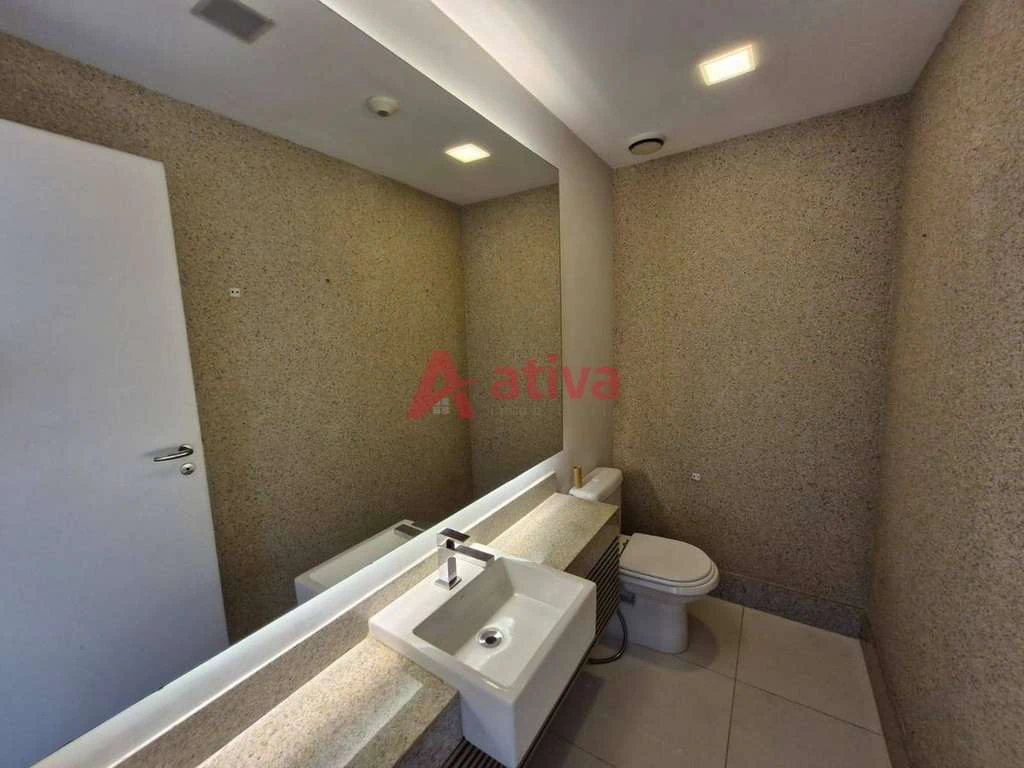 260 m² apartment with 4 en-suite bedrooms and laundry area — photo 27