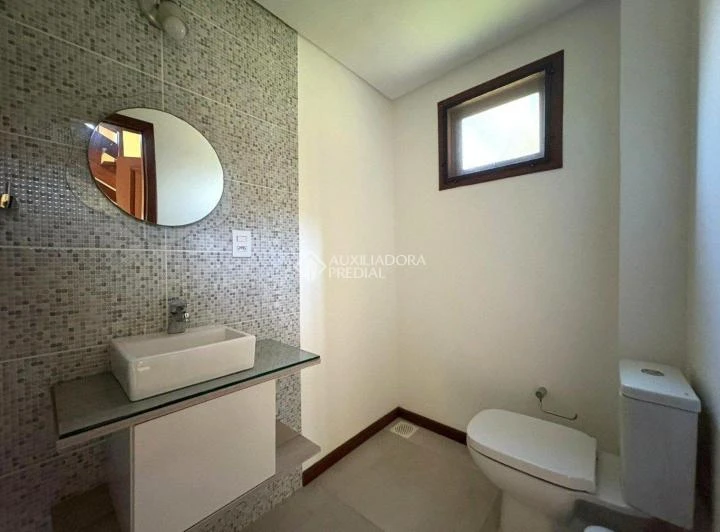 House with 4 bedrooms and 4 parking spaces; 600 m² — photo 5