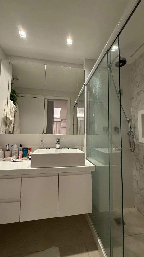 Apartamento mobiliado com 3 suítes e varanda de vidro — photo 13