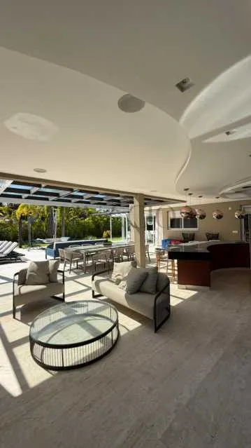 Furnished house with 5 bedrooms and 4 bathrooms, 900 m²
