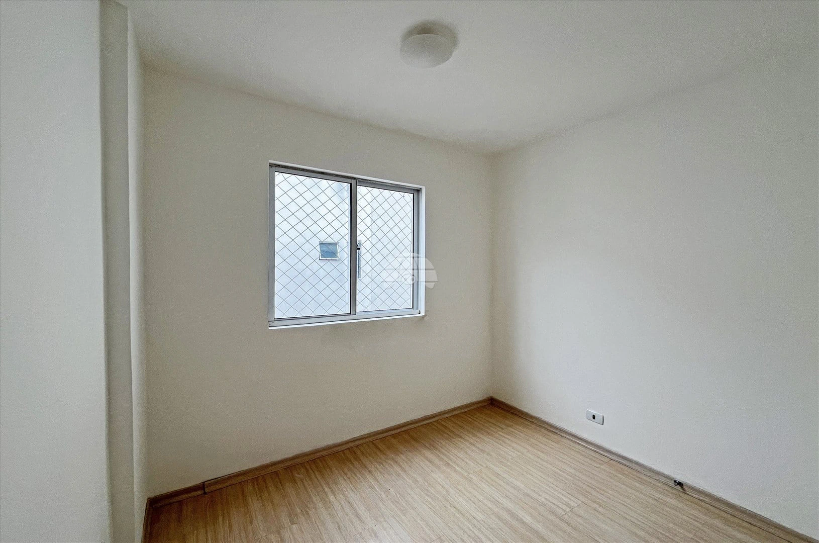 Apartment, 59 m², with wood or laminate floors — photo 12