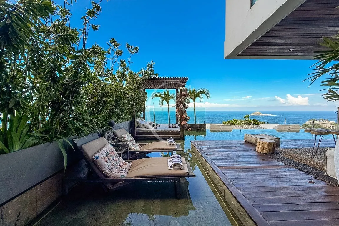 Condo house with 5 bedrooms and 750 m², open-plan kitchen