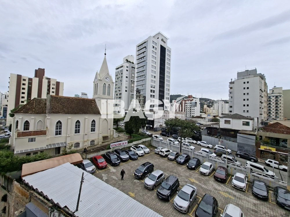 30 m² apartment with 1 bedroom and tall windows — photo 32