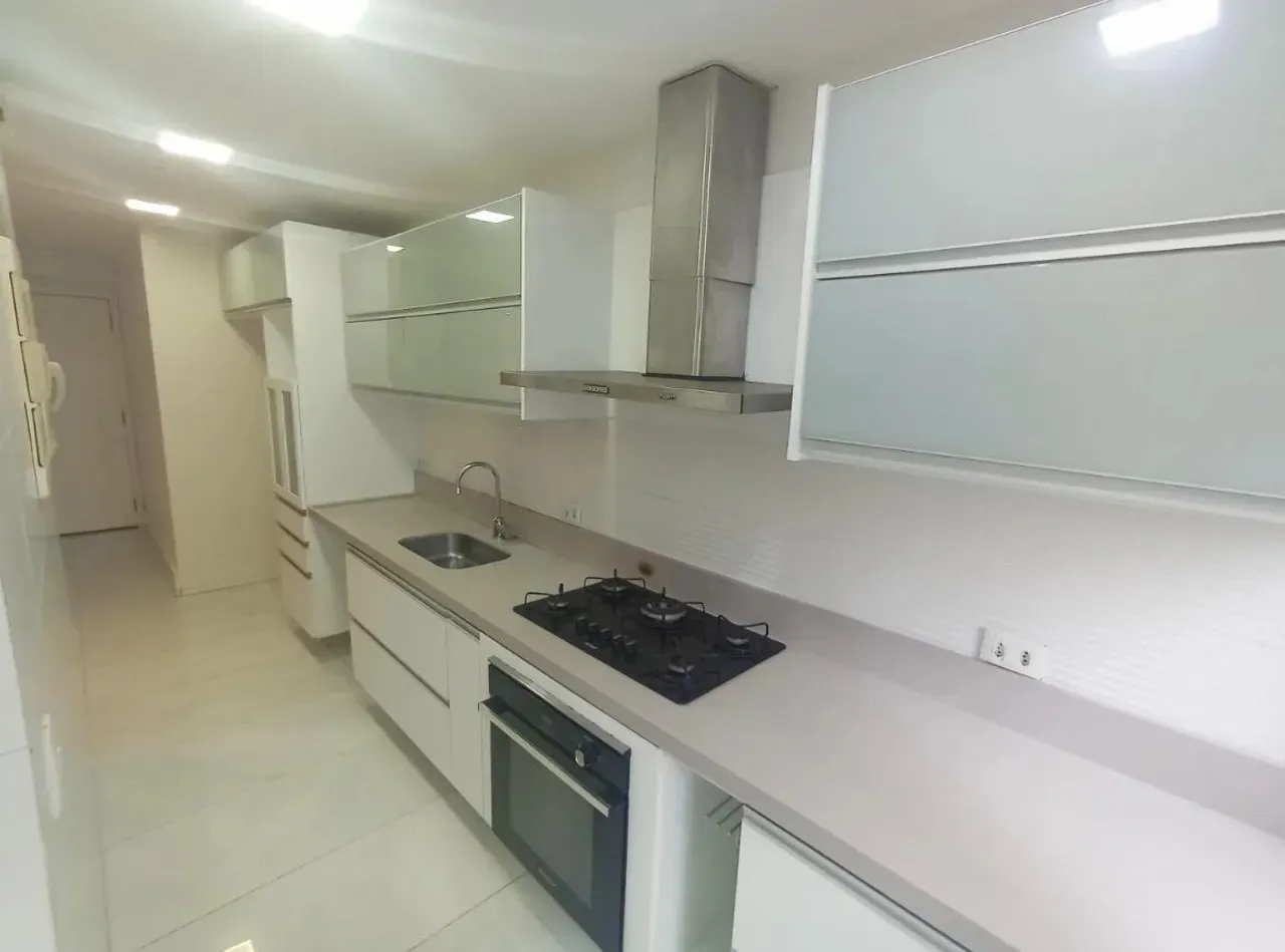 3-bedroom apartment with a grill on the balcony — photo 23