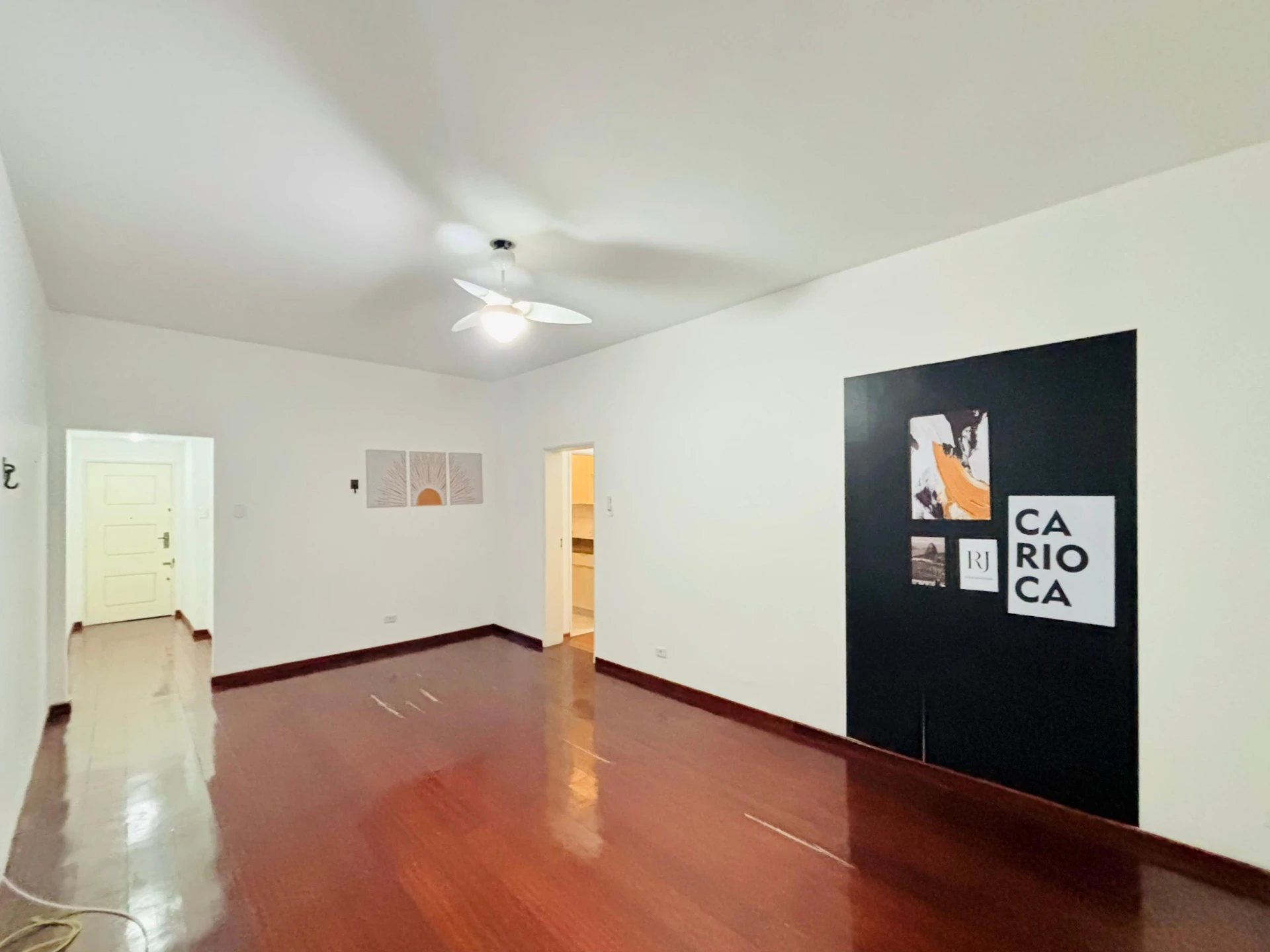 Wood or laminate floors in a 3-bedroom apartment, 110 m² — photo 19