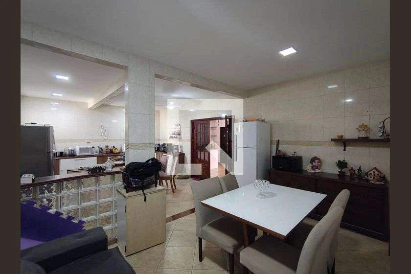 Furnished house with 5 bedrooms and 631 m² — photo 15