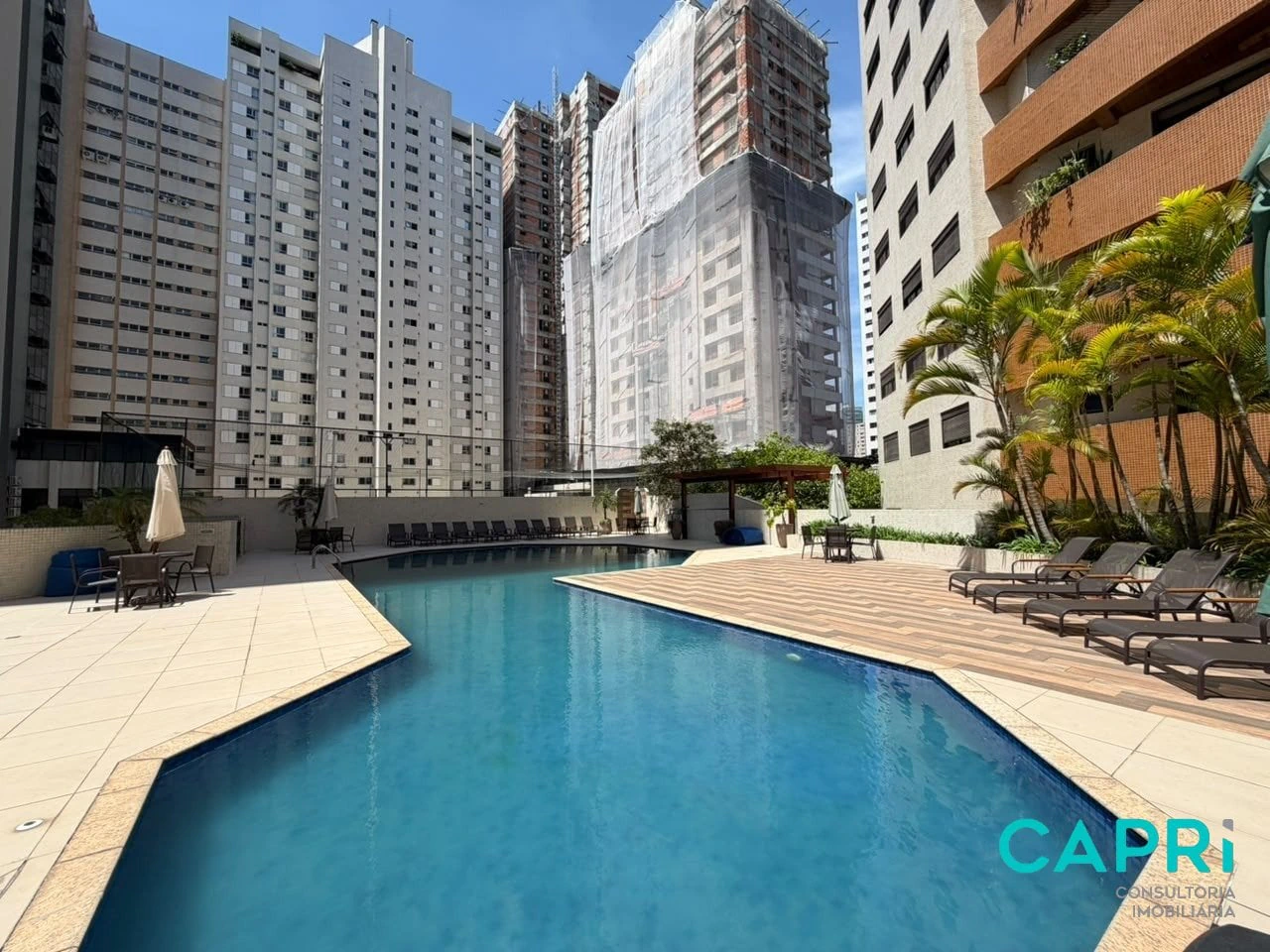 217 m² apartment with a private pool and a washing machine — photo 10