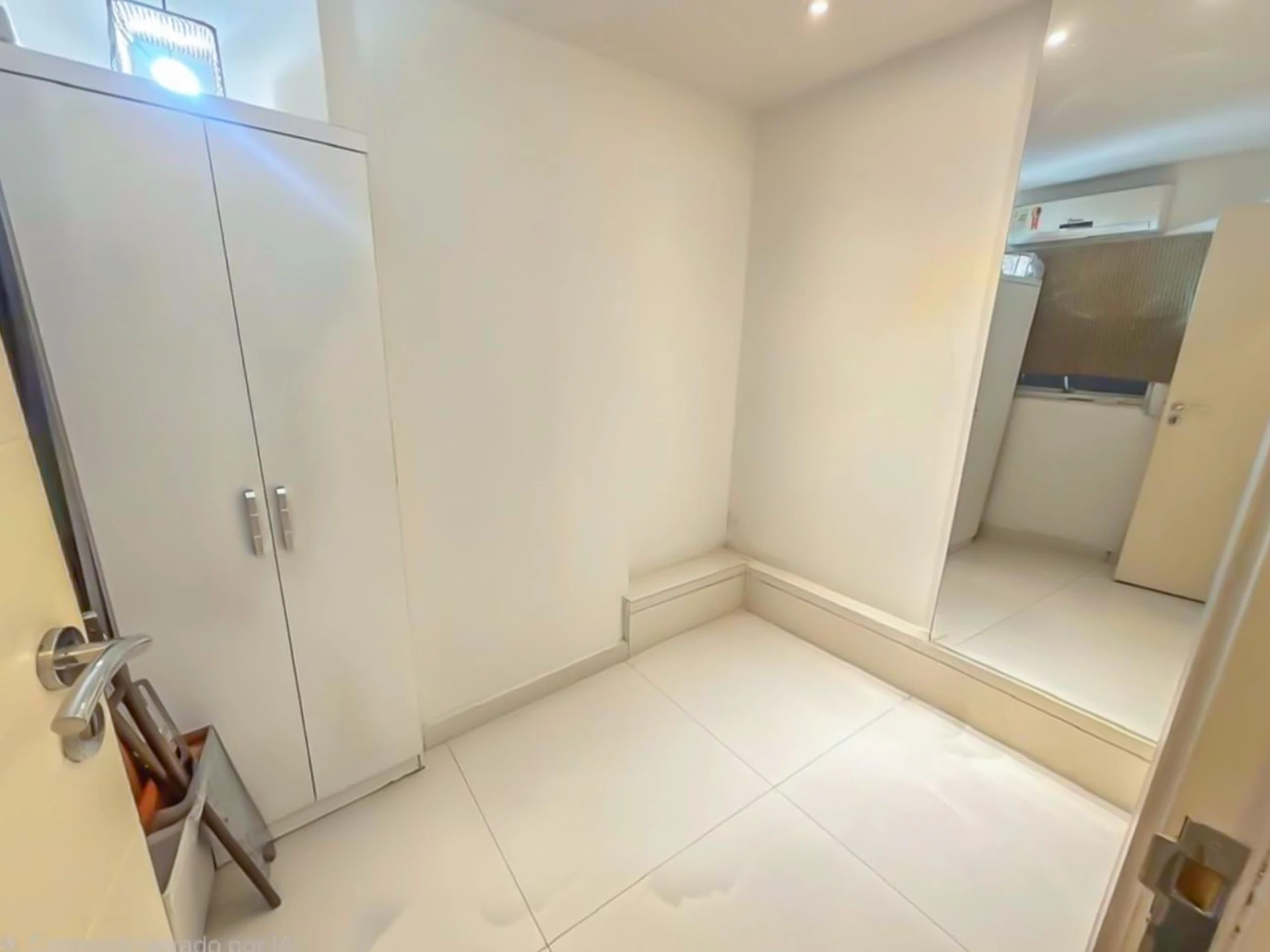 Furnished 2-bedroom apartment with 2 bathrooms — photo 36