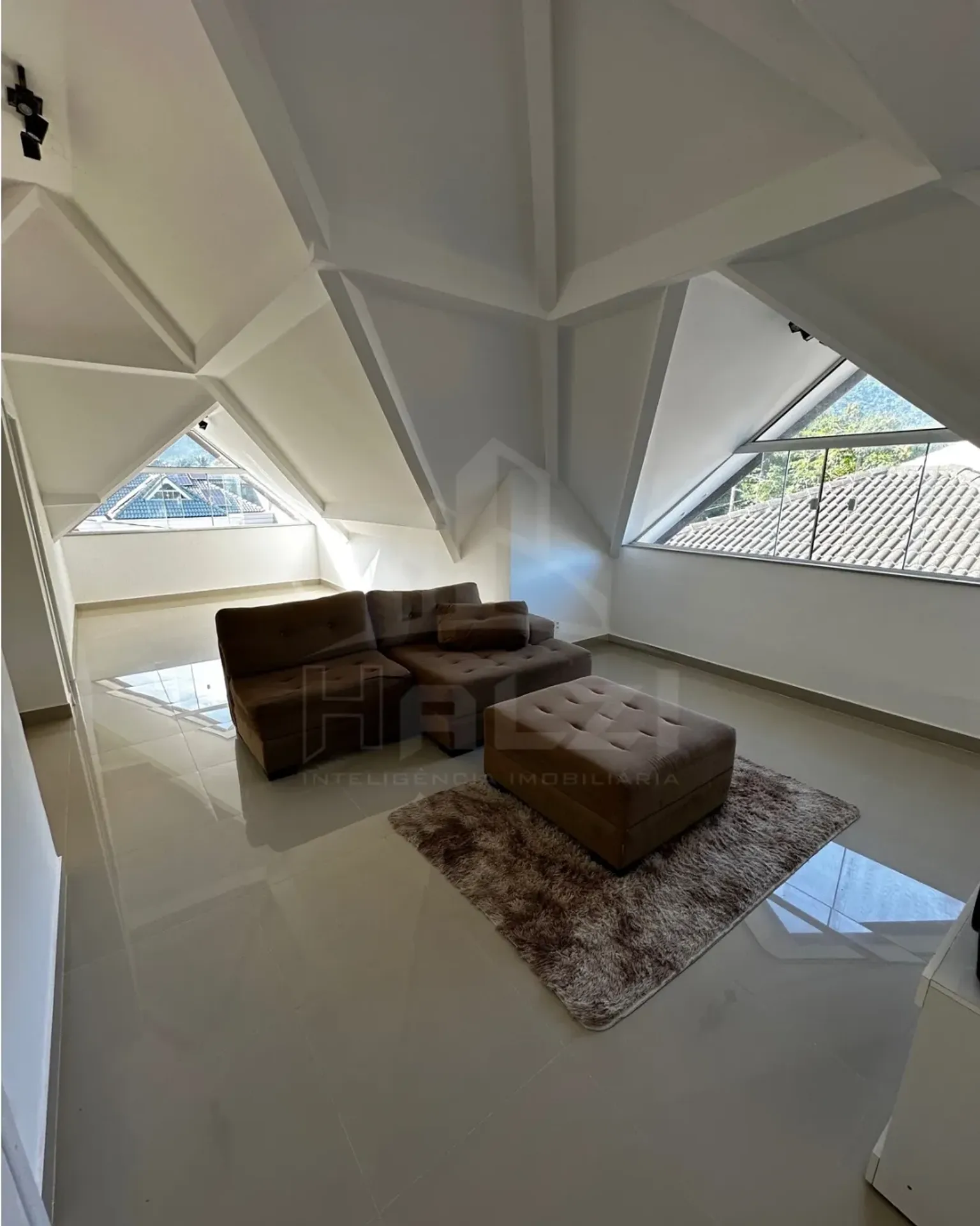 Furnished house with 4 bedrooms and 5 bathrooms — photo 27
