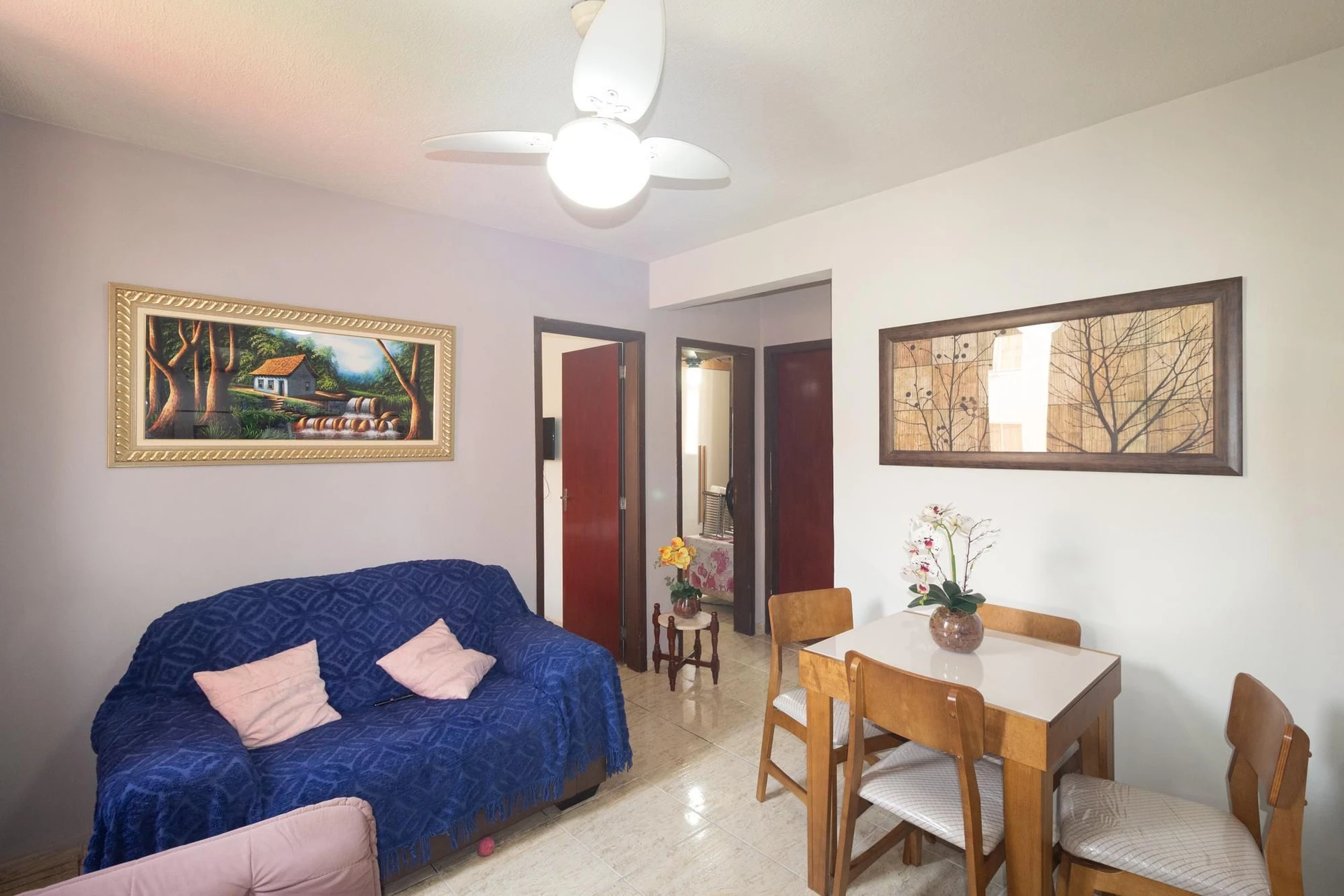 Furnished 2-bedroom apartment with a gas stove