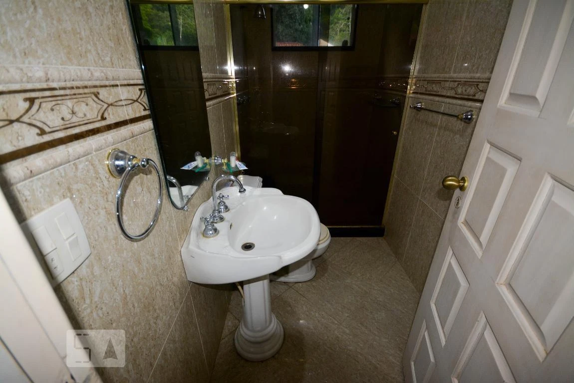 5-bedroom house with 6 bathrooms, 500 m² and 4 parking — photo 37