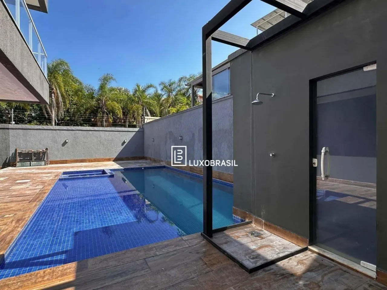 Unfurnished house with fitted kitchen and balcony — photo 13