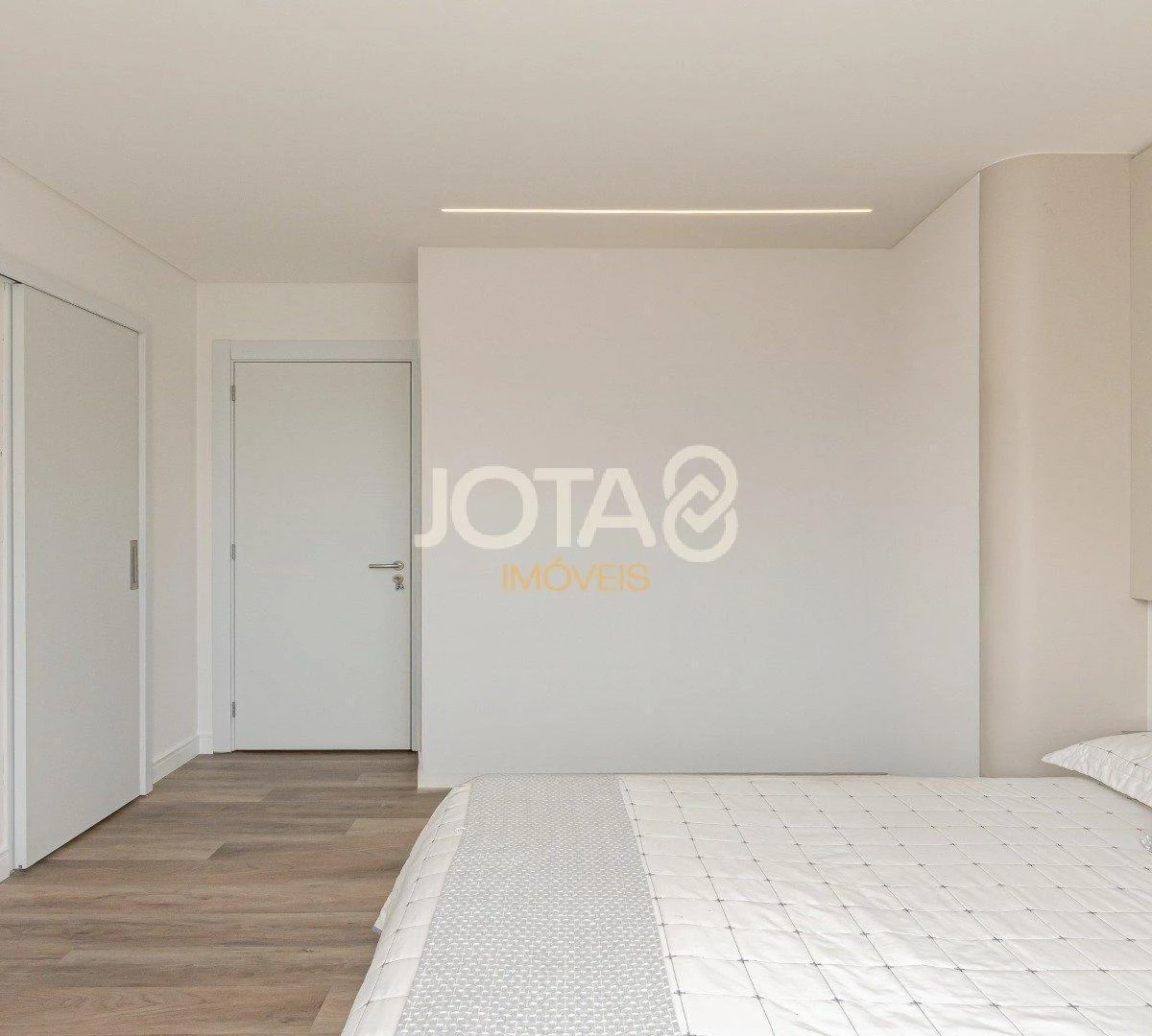 Floor-to-ceiling windows in a 3-bedroom apartment, 194 m² — photo 23
