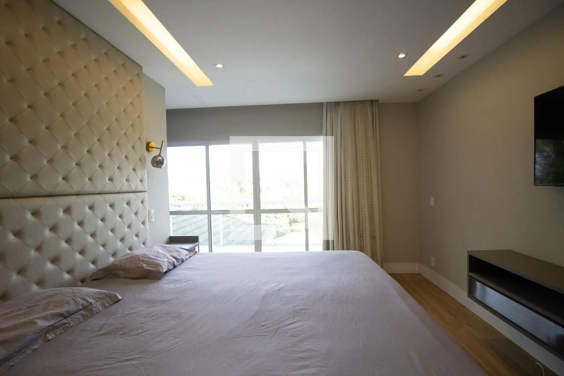 4-bedroom house with a bathtub in Rio de Janeiro — photo 40