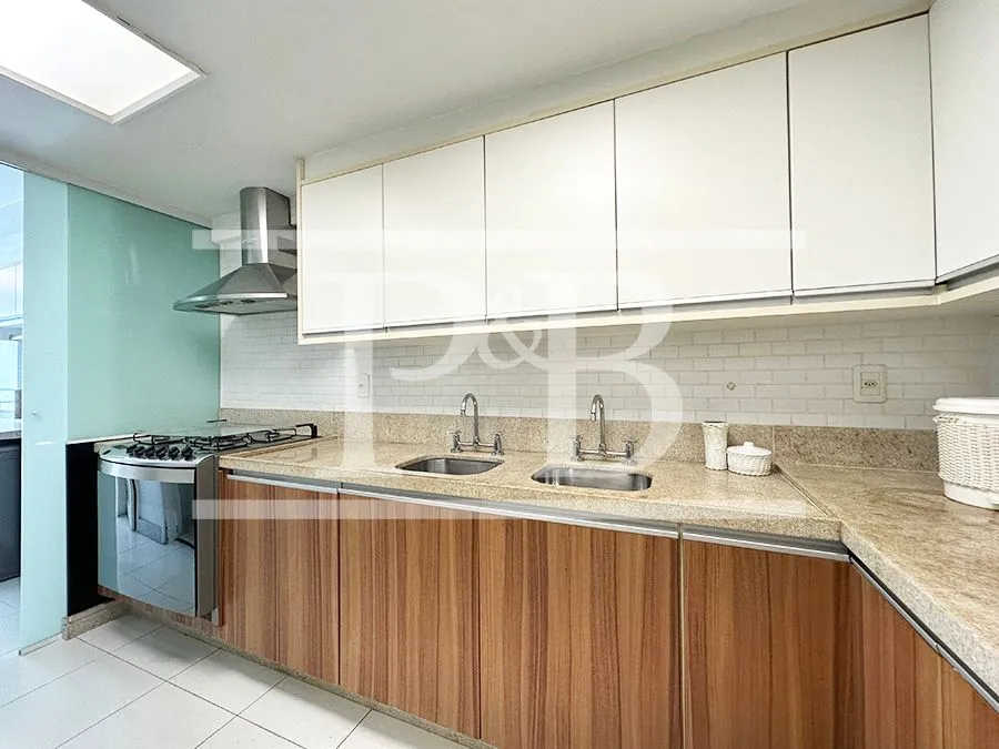 Apartamento com 2 quartos e varanda de vidro fechada — photo 28