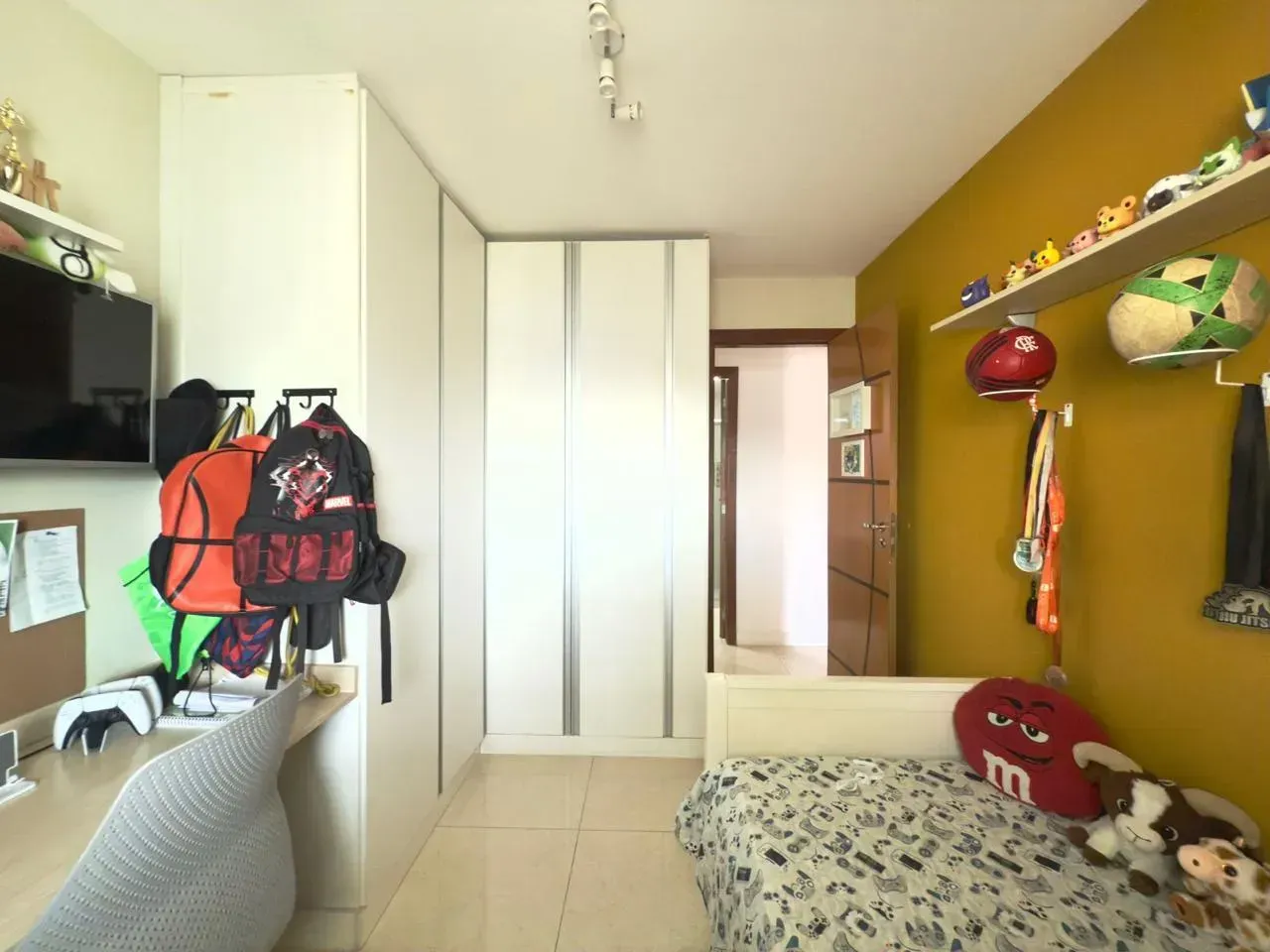 Loft with 3 bedrooms, 3 baths, and 216 m² — photo 3