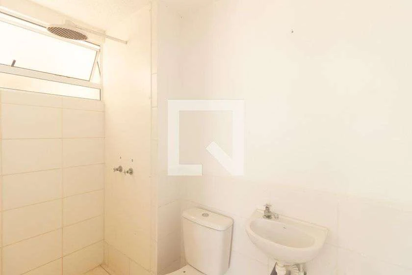 Minimal-style 2-bedroom apartment with ceramic floors — photo 27