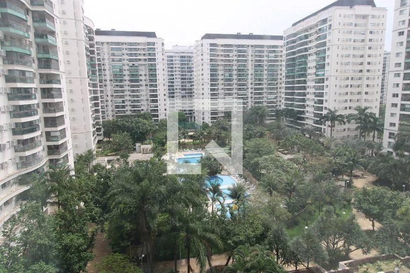 2-bedroom apartment in a building with a gym — photo 7