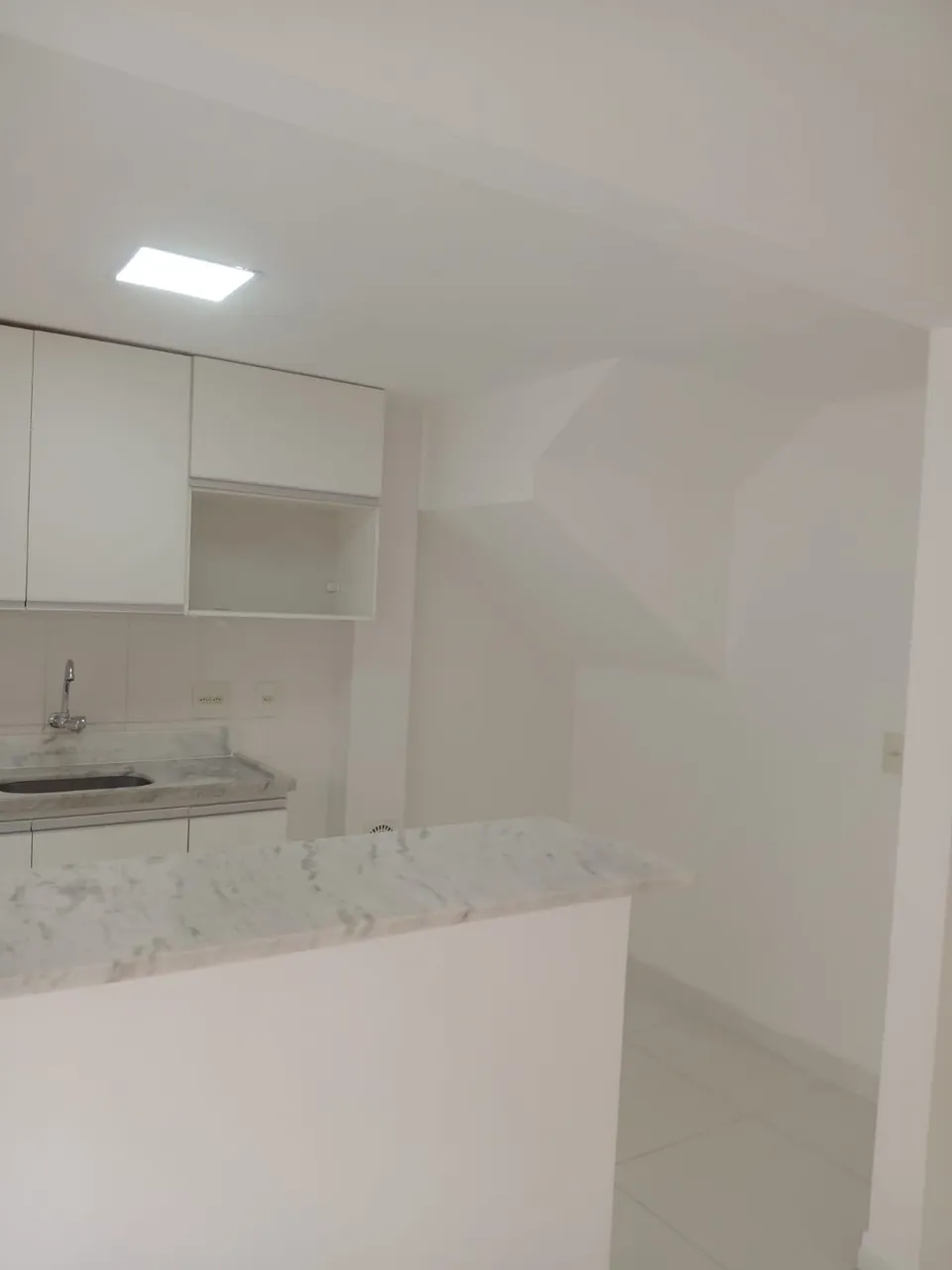 House with 3 bedrooms and 3 bathrooms, open kitchen — photo 2