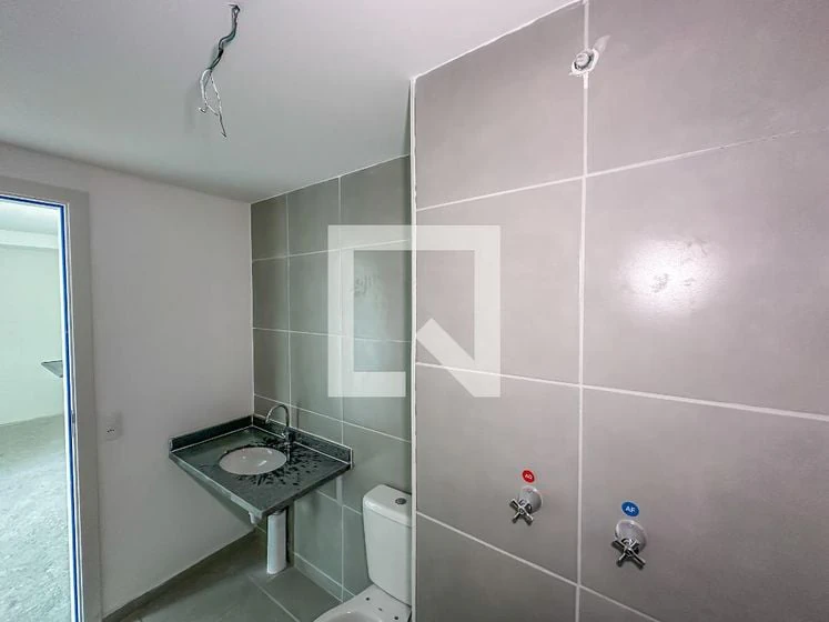 2-bedroom apartment in a building with a gym — photo 29