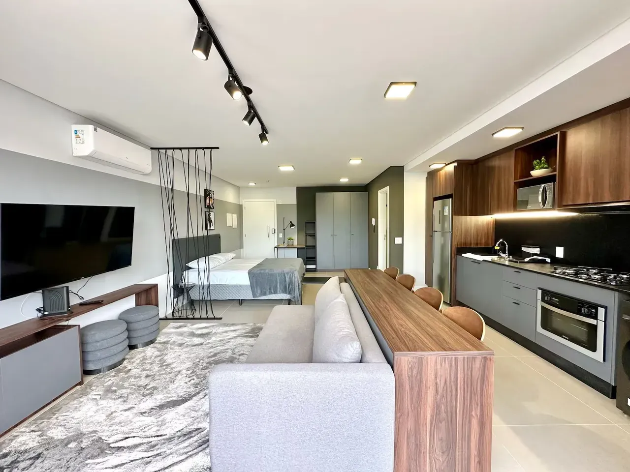 Furnished apartment, 50 m², with floor-to-ceiling windows — photo 5