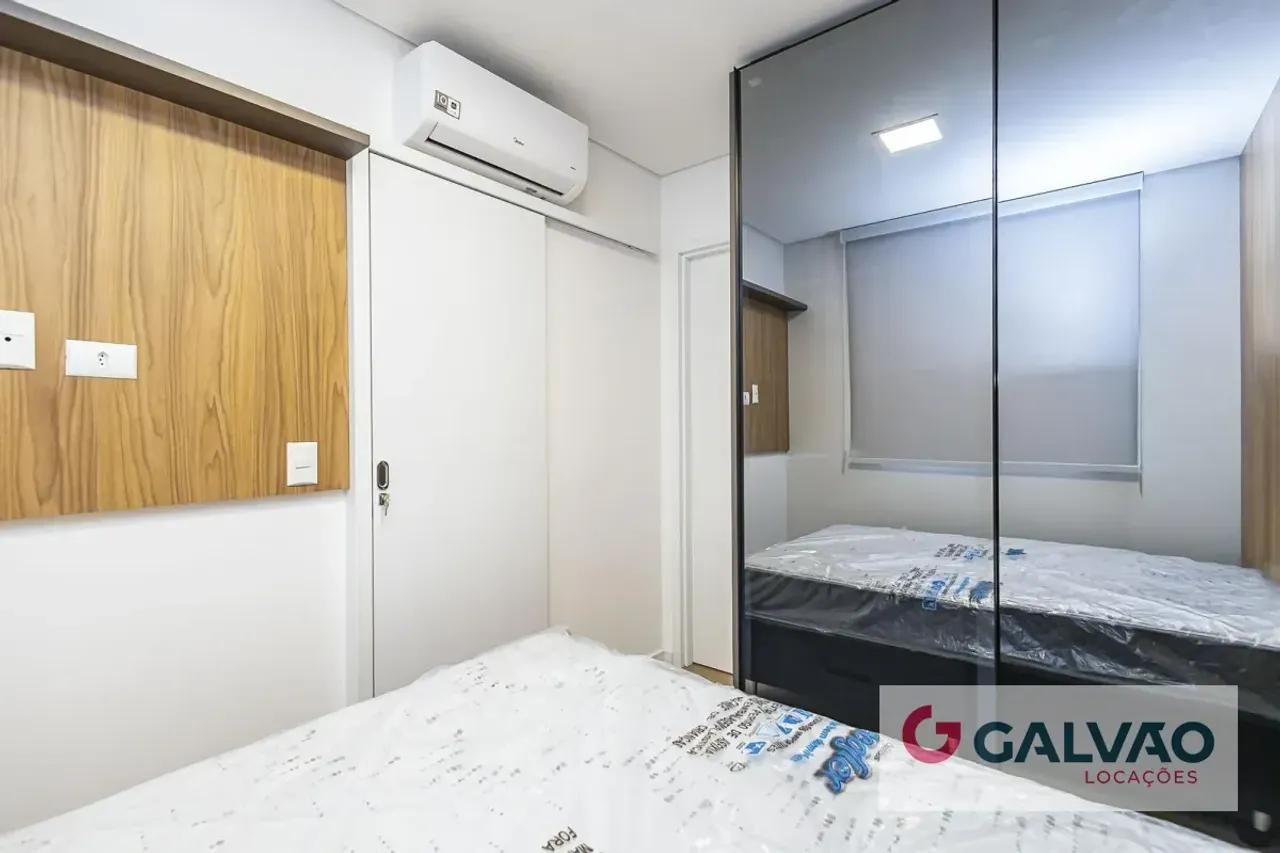 Furnished 1-bedroom apartment with glass shower — photo 9