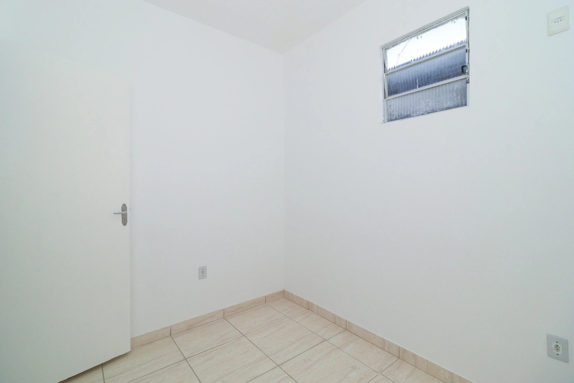 2-bedroom apartment with separate kitchen and no parking — photo 17