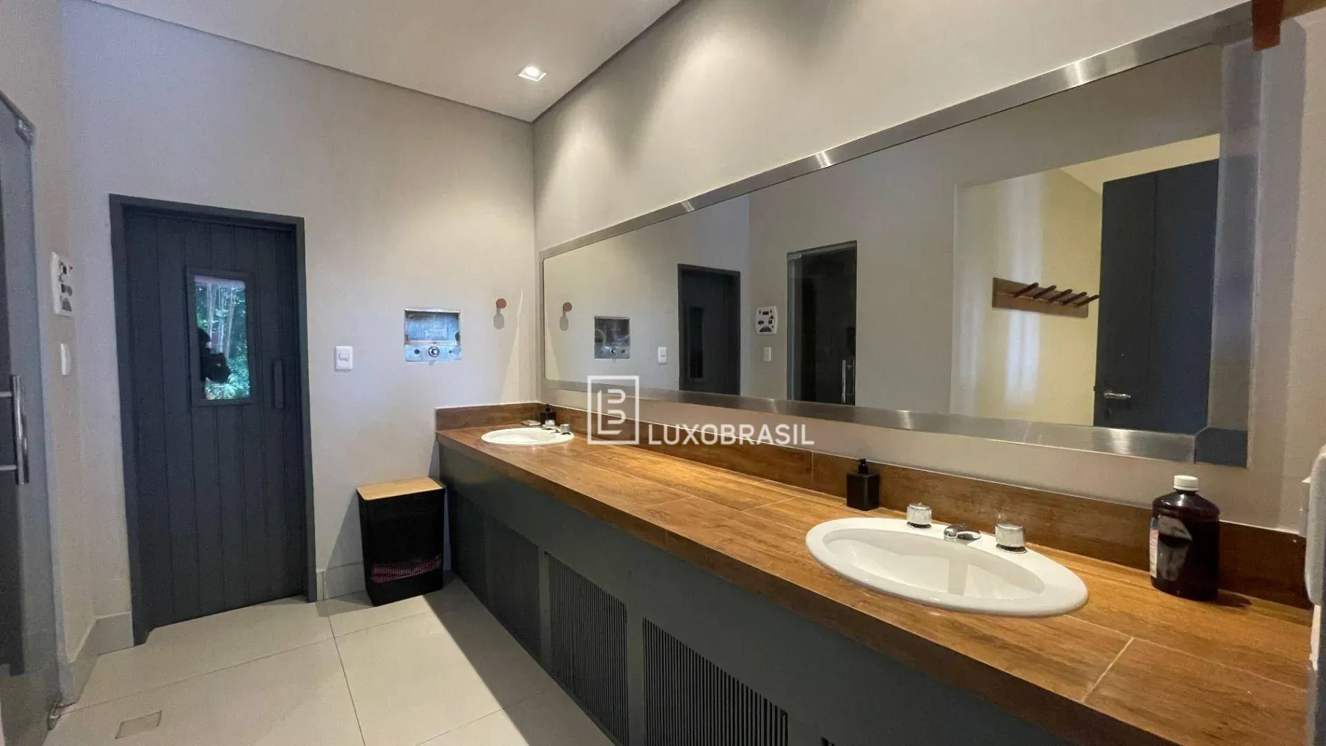 Furnished house with 9 en-suite bedrooms and 12 baths — photo 47