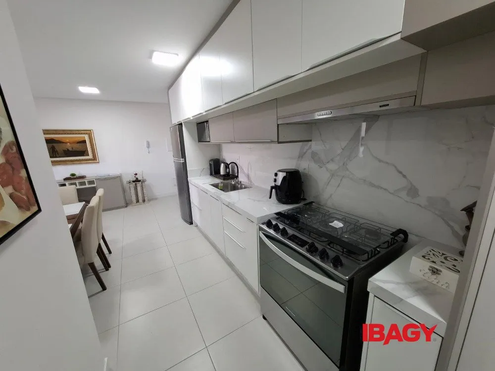 Apartamento amueblado de 2 dormitorios y 121 m² — photo 3