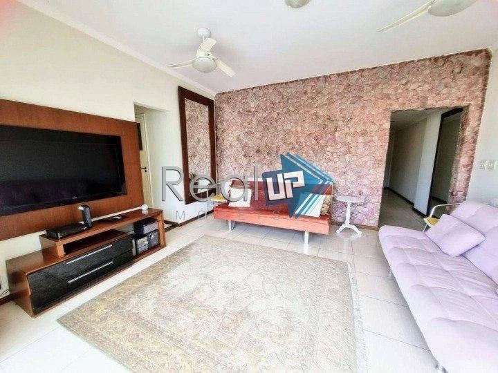 Furnished 2-bedroom apartment with 4 bathrooms and 140 m²
