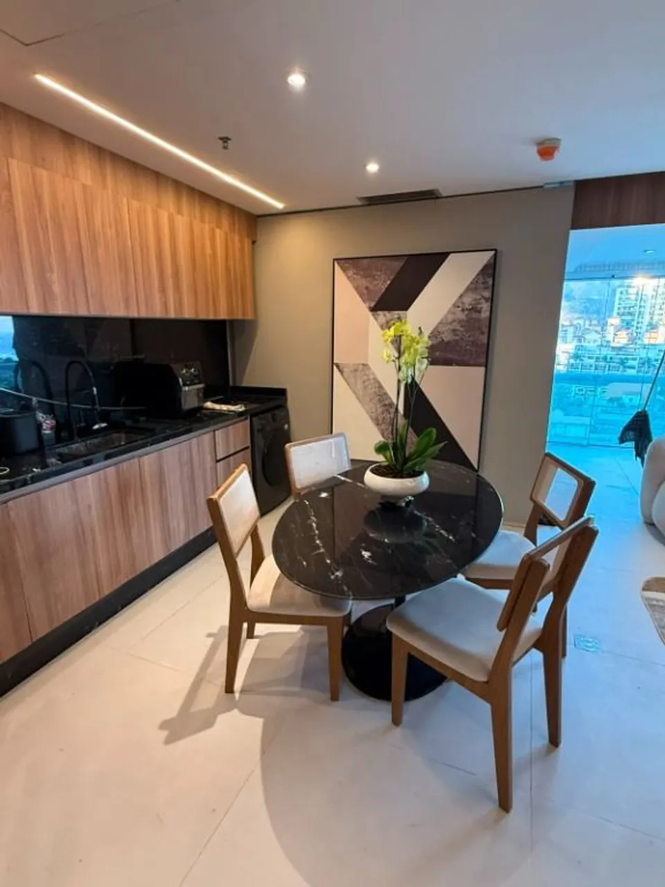 Furnished 1-bedroom apartment with enclosed balcony — photo 13