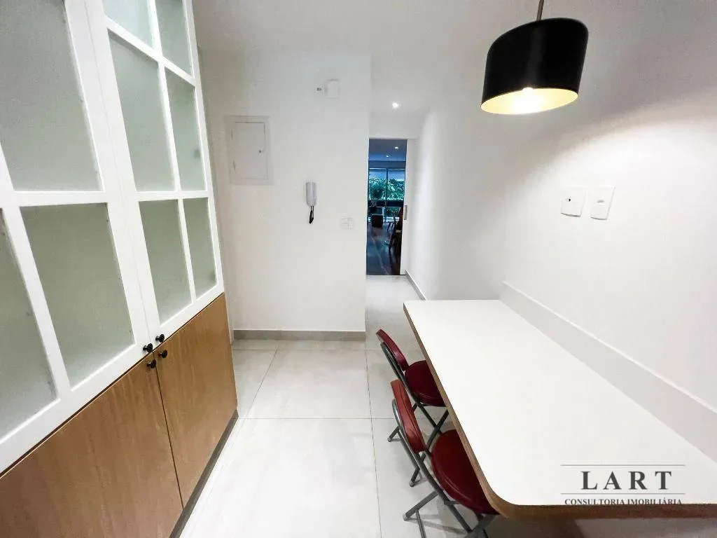 Home office in a 3-bedroom apartment, 160 m² — photo 20