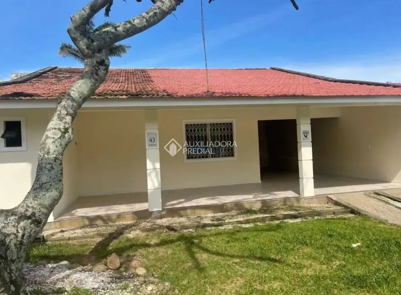 Дом на 3 спальни, 1 с ванной, 400 м²