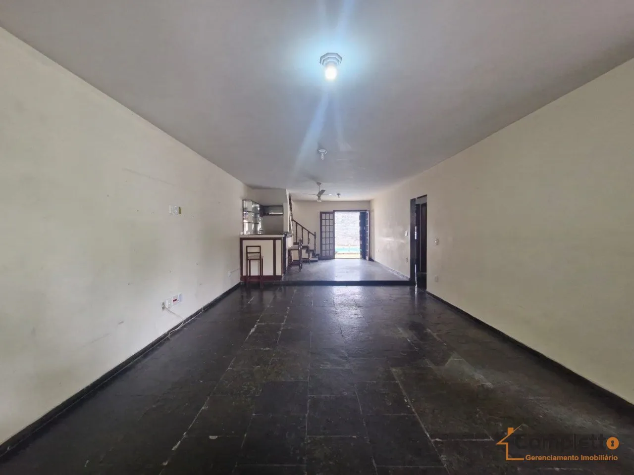 Casa de 220 m² con balcón gourmet y bañera — photo 5