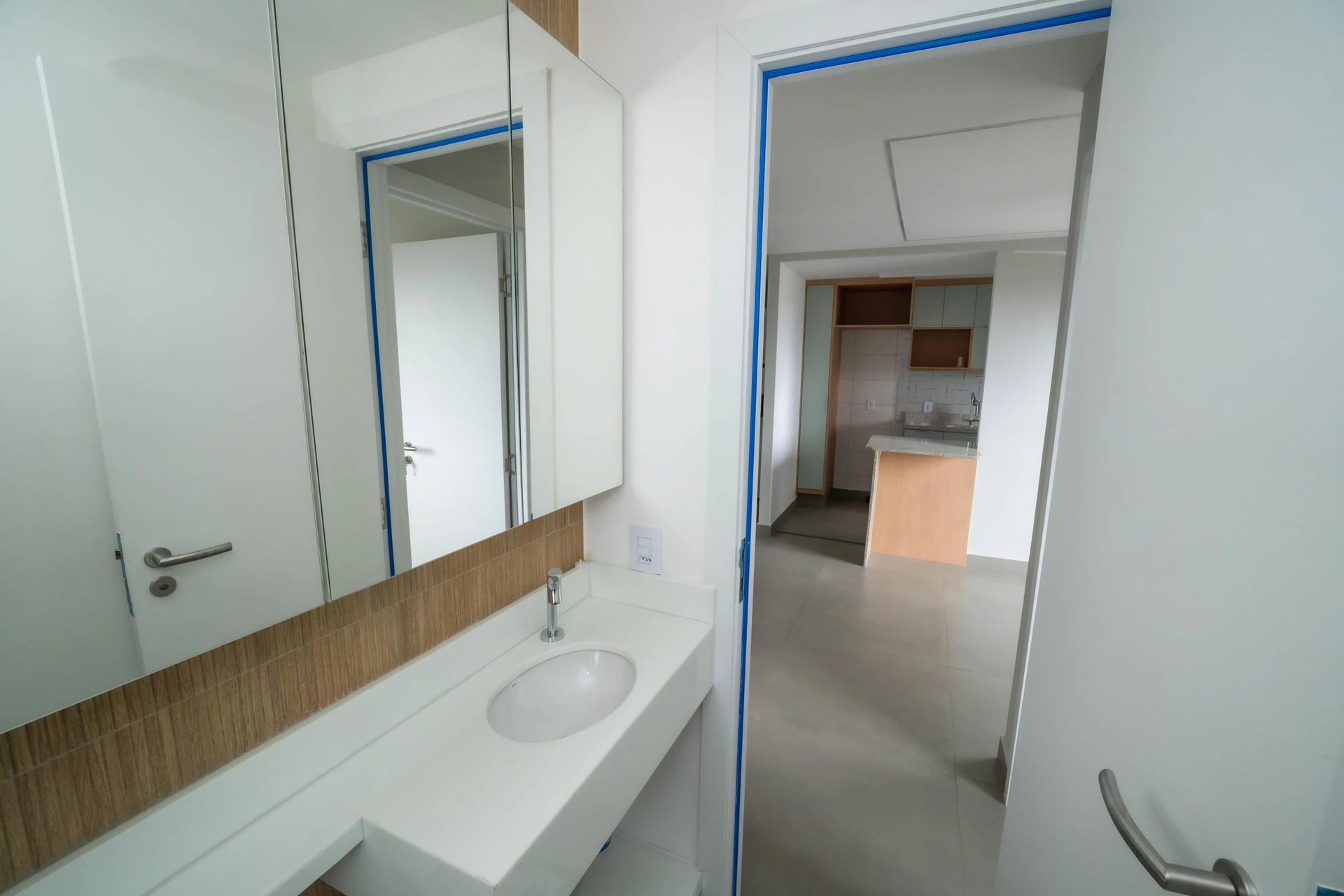 2-bedroom apartment in a building with a gym — photo 42