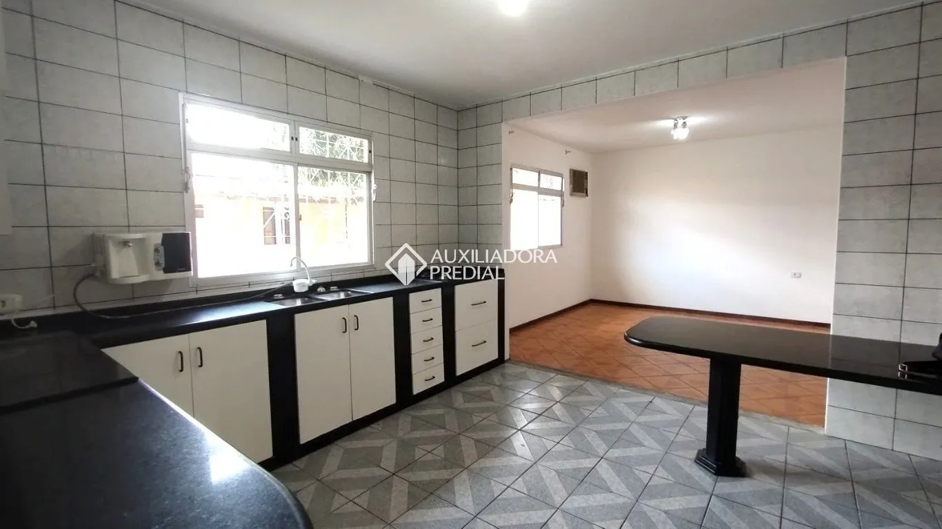 200 m² house with a bathtub and a glass-enclosed balcony — photo 20
