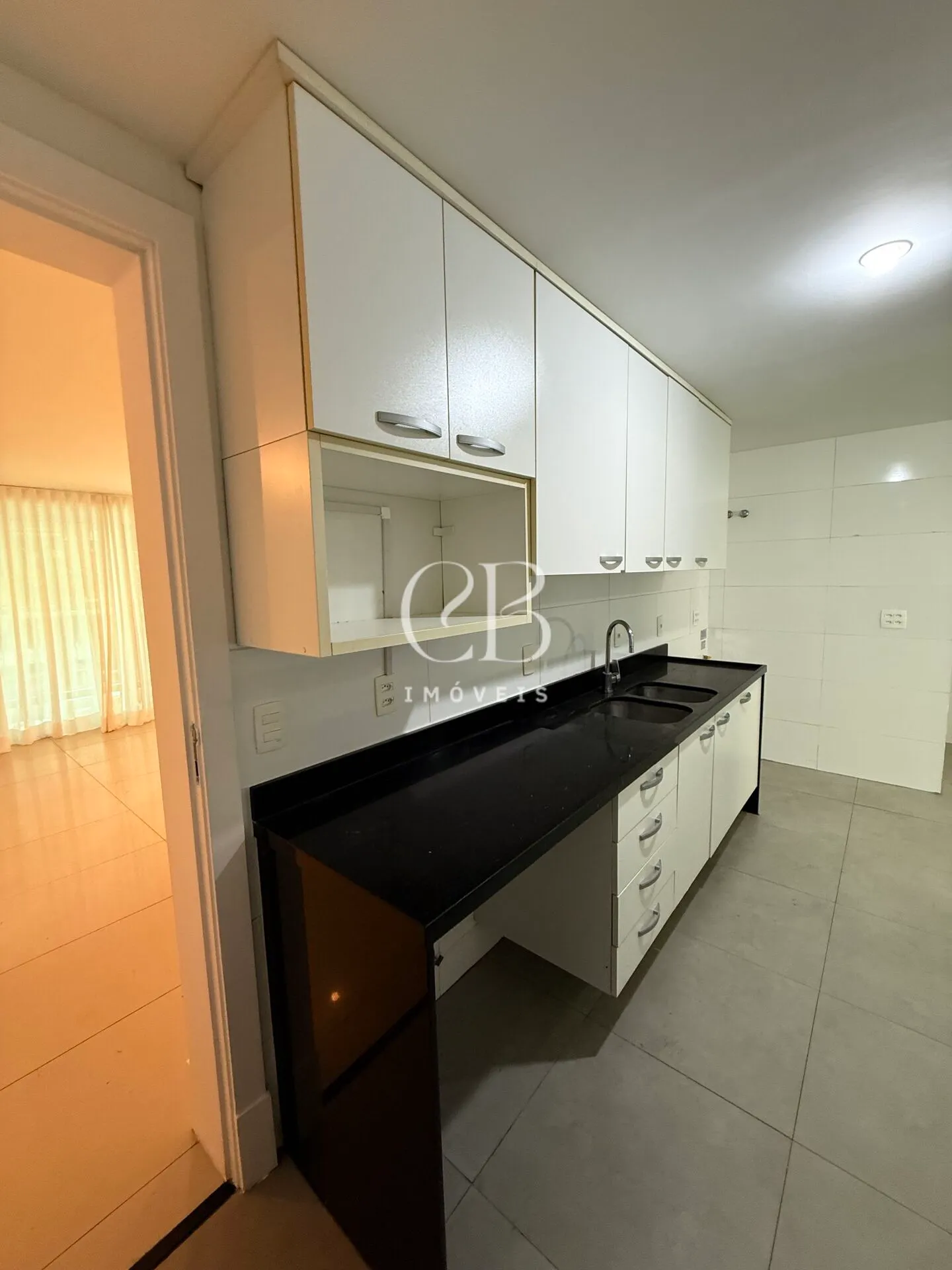Apartment with 4 bedrooms and a balcony in great condition — photo 33