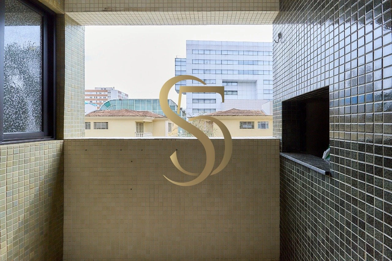 Bathtub in a one-bedroom apartment, 103 m² — photo 24