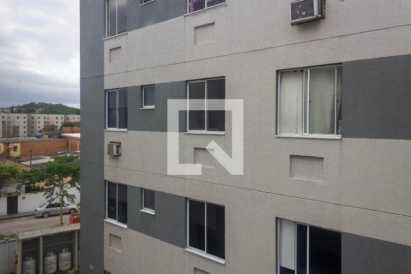 2-bedroom apartment in a building with a pool — photo 4