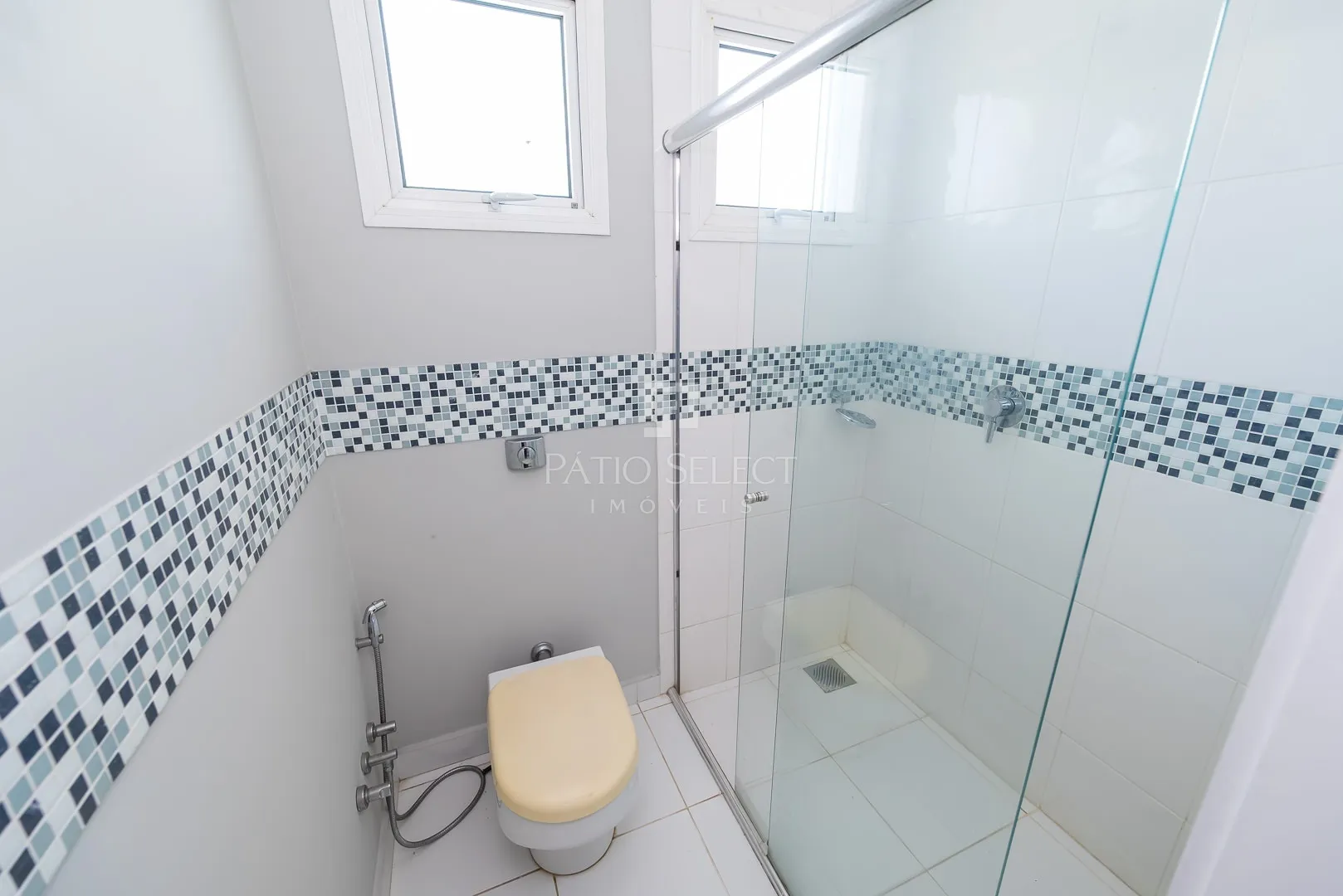 Furnished house, 305 m², with a bathtub — photo 102